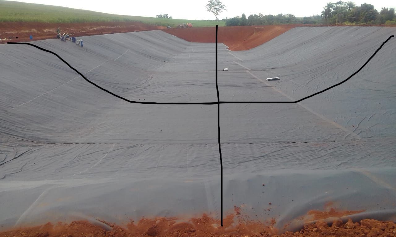 Comedouros e materiais de apoio para sistemas aquícolas